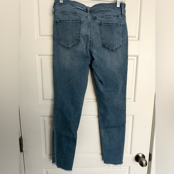 Mid-rise, medium wash jeans - Picture 4 of 6